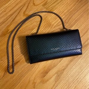 Received as a gift and have never used so decided to sell.